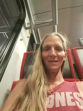 Cheryl_F: διαδικτυακό σόου στην κάμερα
