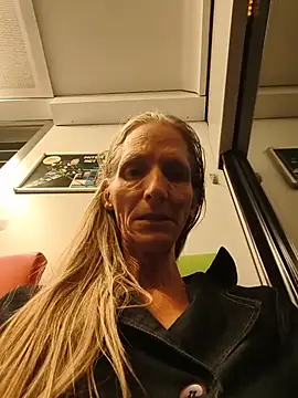 Cheryl_F Show in webcam
