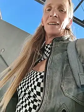 Cheryl_F: διαδικτυακό σόου στην κάμερα