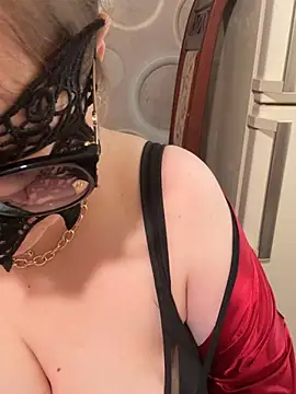 XXX chat uživo modela Curvy__Goddess