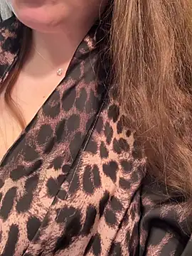 XXX chat uživo modela CurvyVelvetXO