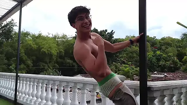 Aaron_Ezeのウェブカメラショー