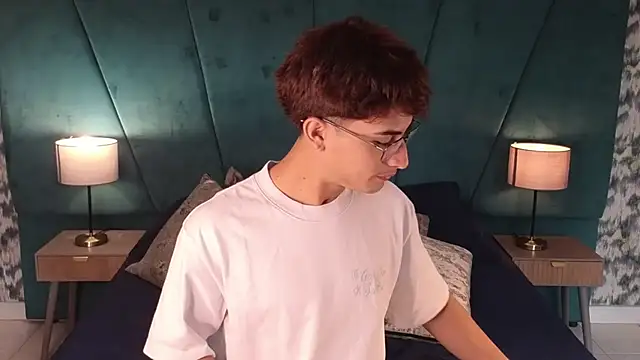 Aaron_Eze Show Webcam