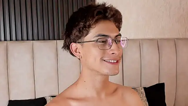 عرض كام Aaron_Eze