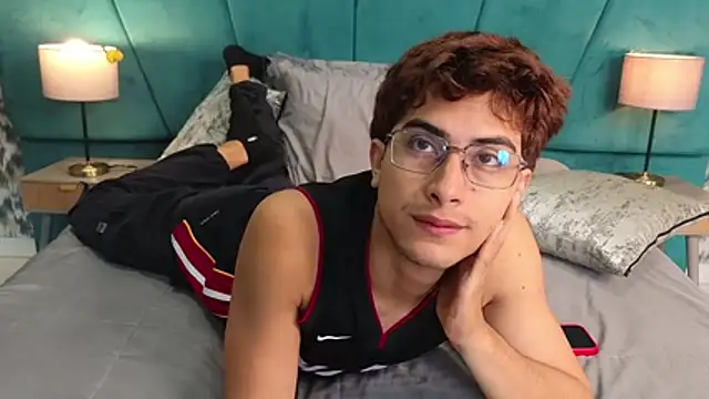 Aaron_Eze Show Webcam