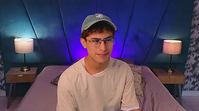 Aaron_Eze Show Webcam
