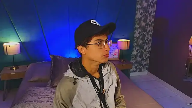 Aaron_Eze Show Webcam