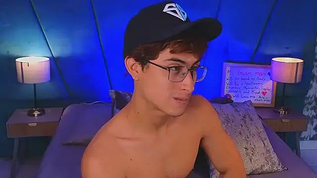 Aaron_Eze Show Webcam