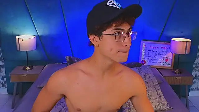 Aaron_Eze Show Webcam
