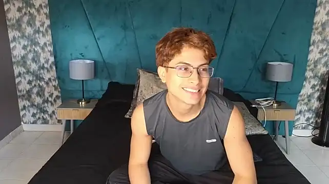 Show modela Aaron_Eze na web-kameri