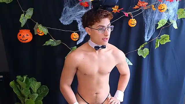 Aaron_Eze Show in webcam