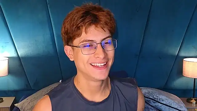 Aaron_Ezen Webbikameraesitys