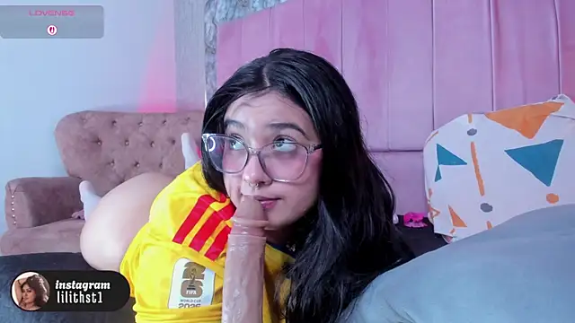lilithst_'s Webcam Show