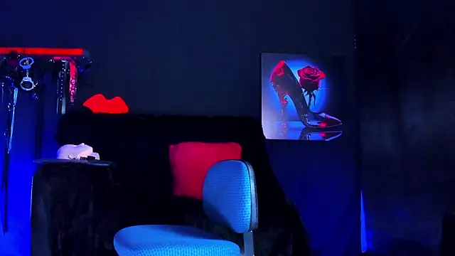 NikkiFlames' Webcam Show