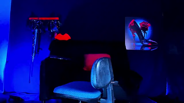 NikkiFlames' Webcam Show