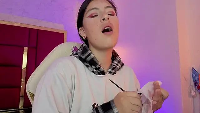 moon_winy Adlı Modelin Canlı XXX Sohbeti