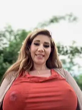 didihairypussy: διαδικτυακό σόου στην κάμερα
