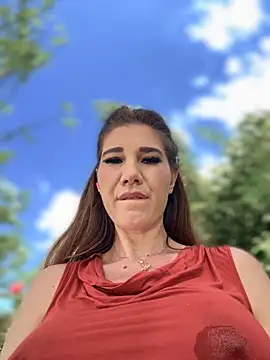 הופעת וובקאם של didihairypussy