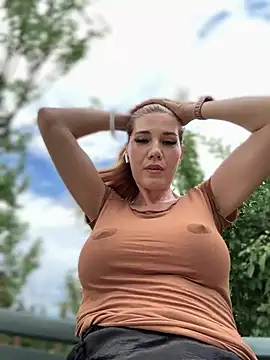 didihairypussy: διαδικτυακό σόου στην κάμερα