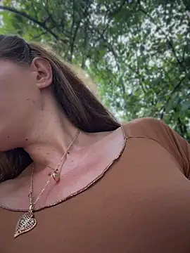 didihairypussy: διαδικτυακό σόου στην κάμερα