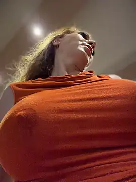 Webkamerová show didihairypussy
