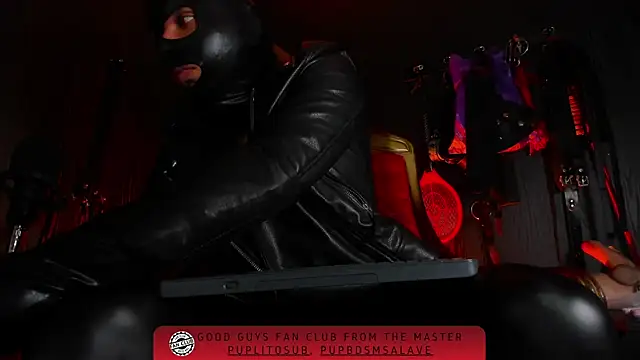 Master_Connor_BDSM: διαδικτυακό σόου στην κάμερα