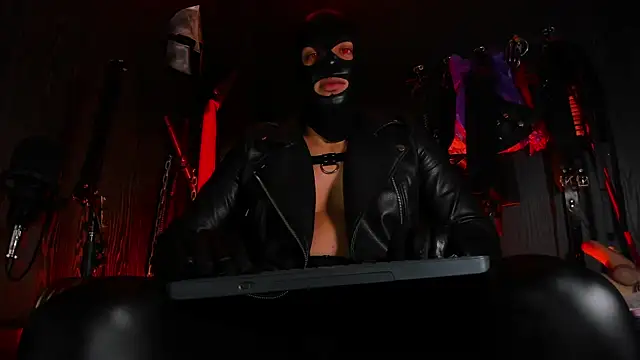 Show modela Master_Connor_BDSM na web-kameri