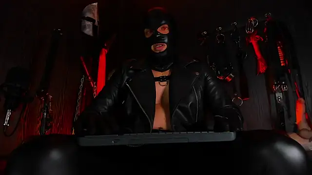 Master_Connor_BDSM: διαδικτυακό σόου στην κάμερα