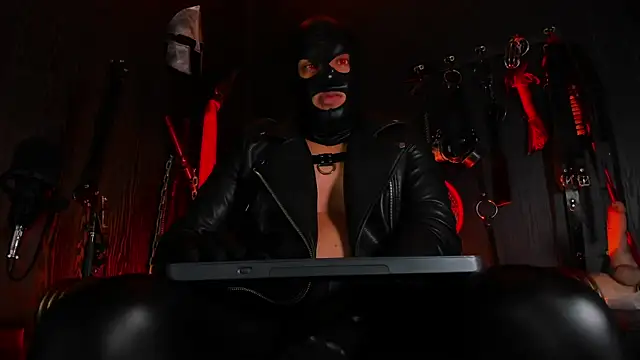 Master_Connor_BDSM Show in webcam