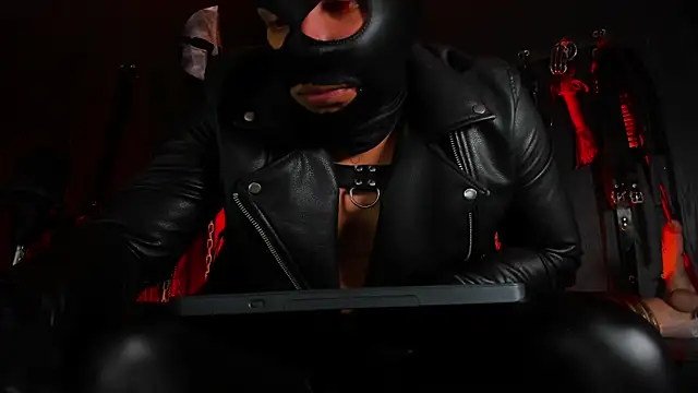 Master_Connor_BDSM: διαδικτυακό σόου στην κάμερα