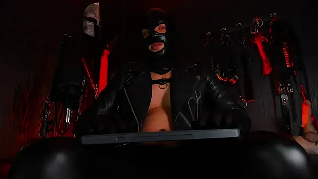 Master_Connor_BDSM: διαδικτυακό σόου στην κάμερα