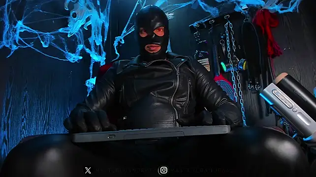 Master_Connor_BDSM: διαδικτυακό σόου στην κάμερα