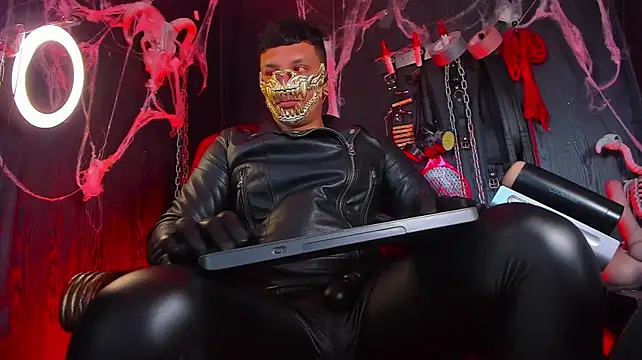 Pokazy przed kamerką – Master_Connor_BDSM