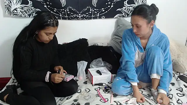 emily_n_abby Chat XXX in diretta