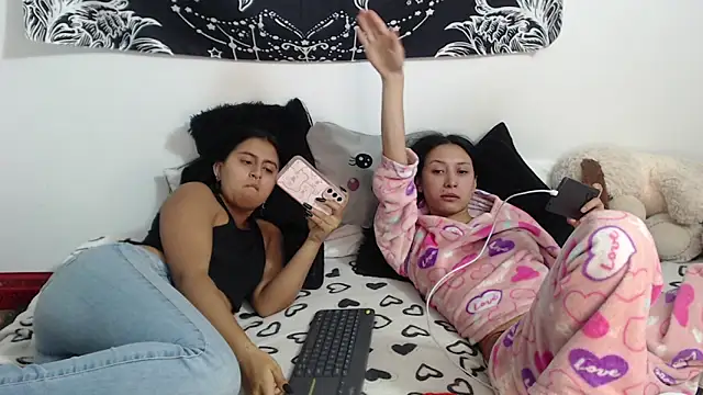 Czat XXX na żywo – emily_n_abby