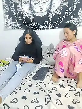 Czat XXX na żywo – emily_n_abby