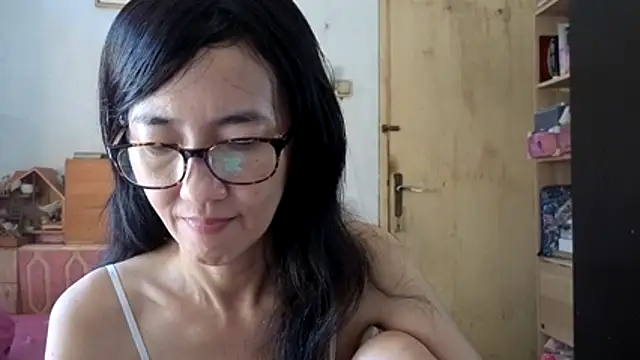 sexyCitty Adlı Modelin Canlı XXX Sohbeti