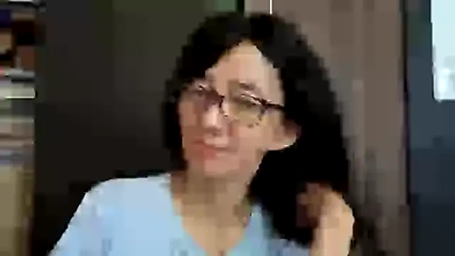 sexyCitty Adlı Modelin Canlı XXX Sohbeti