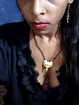 Itz_Aisha__ élő XXX-chatje