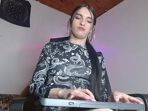 Scarlett_crastrawberry Show in webcam