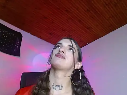 Scarlett_crastrawberry Adlı Modelin Web Kamerası Şovu