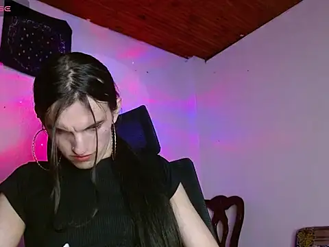 Scarlett_crastrawberry Show in webcam