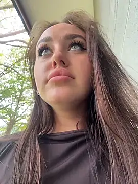 Show modela KiraSunshine na web-kameri