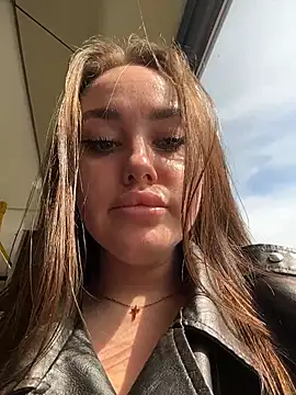 KiraSunshine's Live XXX Chat