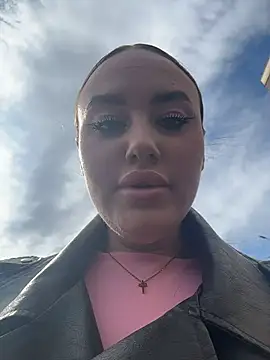 KiraSunshine Show in webcam