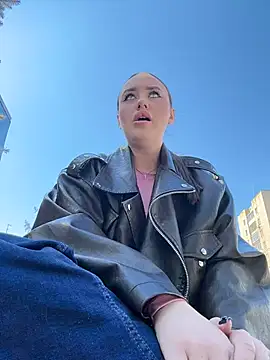 KiraSunshine Show in webcam