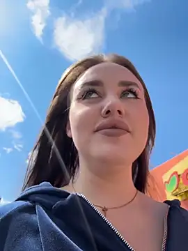 KiraSunshine Show in webcam