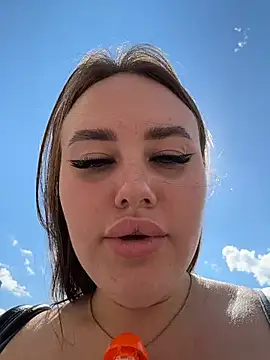 KiraSunshine Chat XXX in diretta