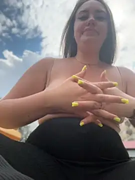 KiraSunshine Chat XXX in diretta