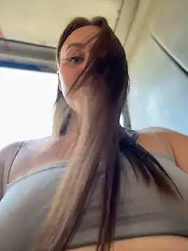 XXX chat uživo modela KiraSunshine